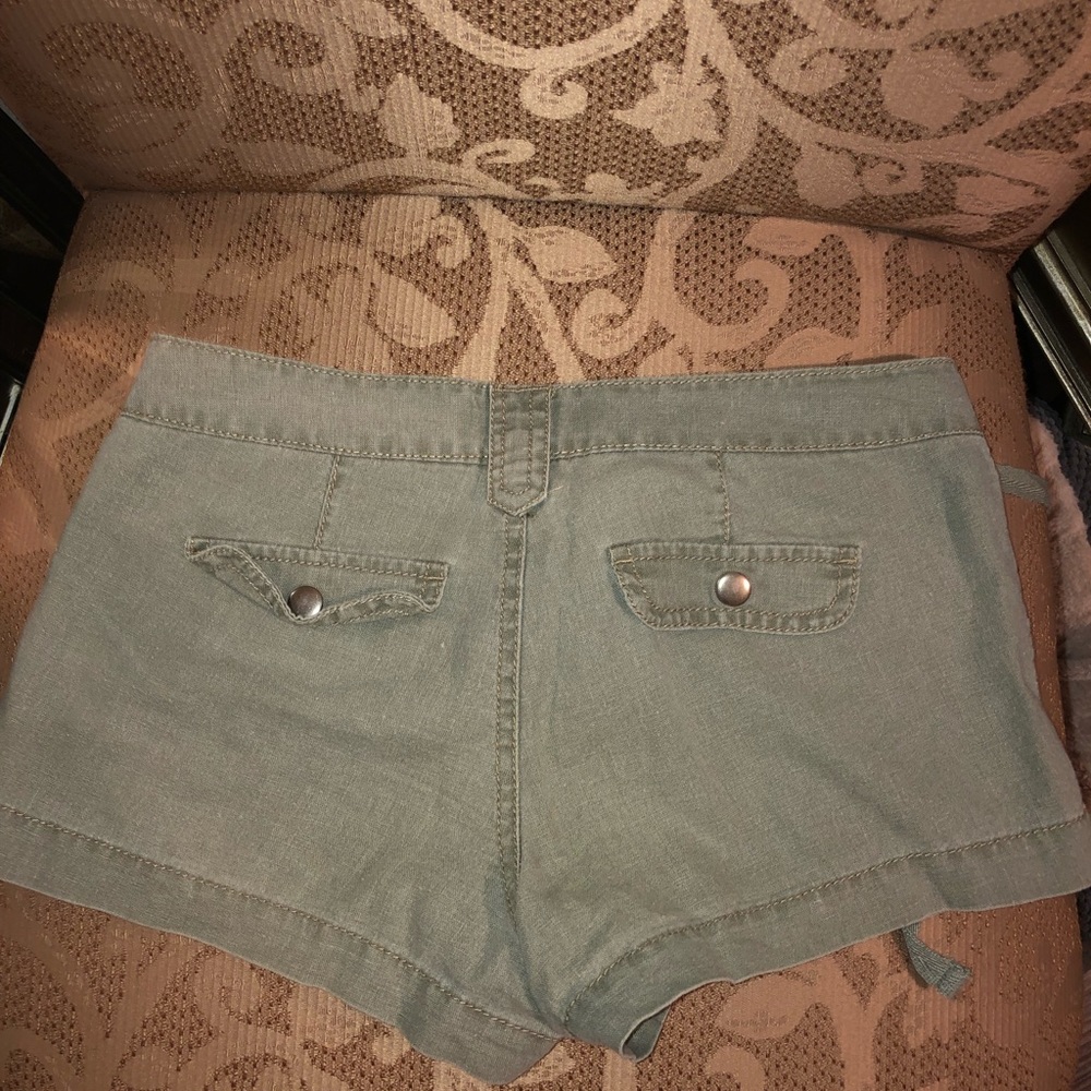 Shorts - Picture 3 of 3